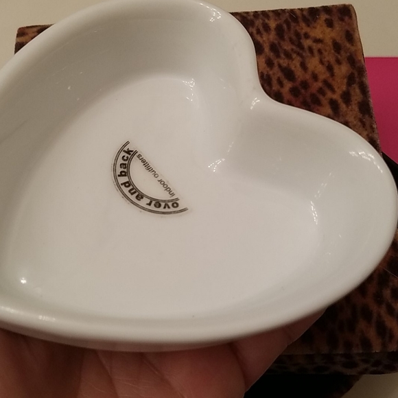 ⭐️ Over and back white ceramic heart dish - Picture 2 of 3